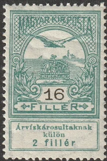 Turulmadár Szent István koronája felett