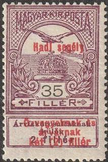 Turulmadár Szent István koronája felett