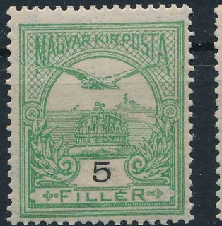 Turul Szent István koronája felett