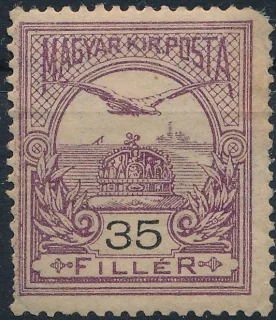 Turul Szent István koronája felett