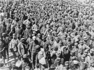Osztrák-magyar hadifoglyok a ferrarai hadifogolytáborban, 1918 júniusában. (Wikimedia Commons/Fondazione Micheletti)