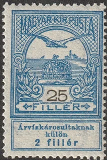 Turulmadár Szent István koronája felett