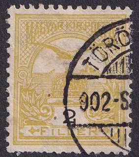 Turul Szent István koronája felett
