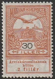 Turulmadár Szent István koronája felett